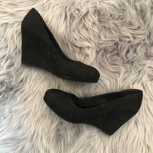 Black wedge heels